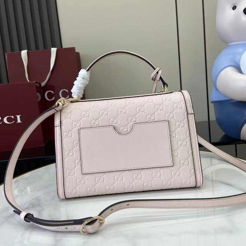 Женская сумка Gucci с золотой фурнитурой