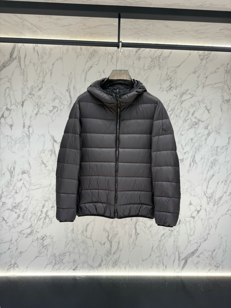 Пуховик Moncler