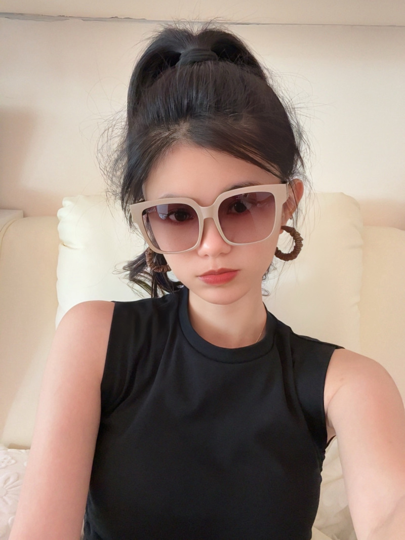 Солнцезащитные очки Dior