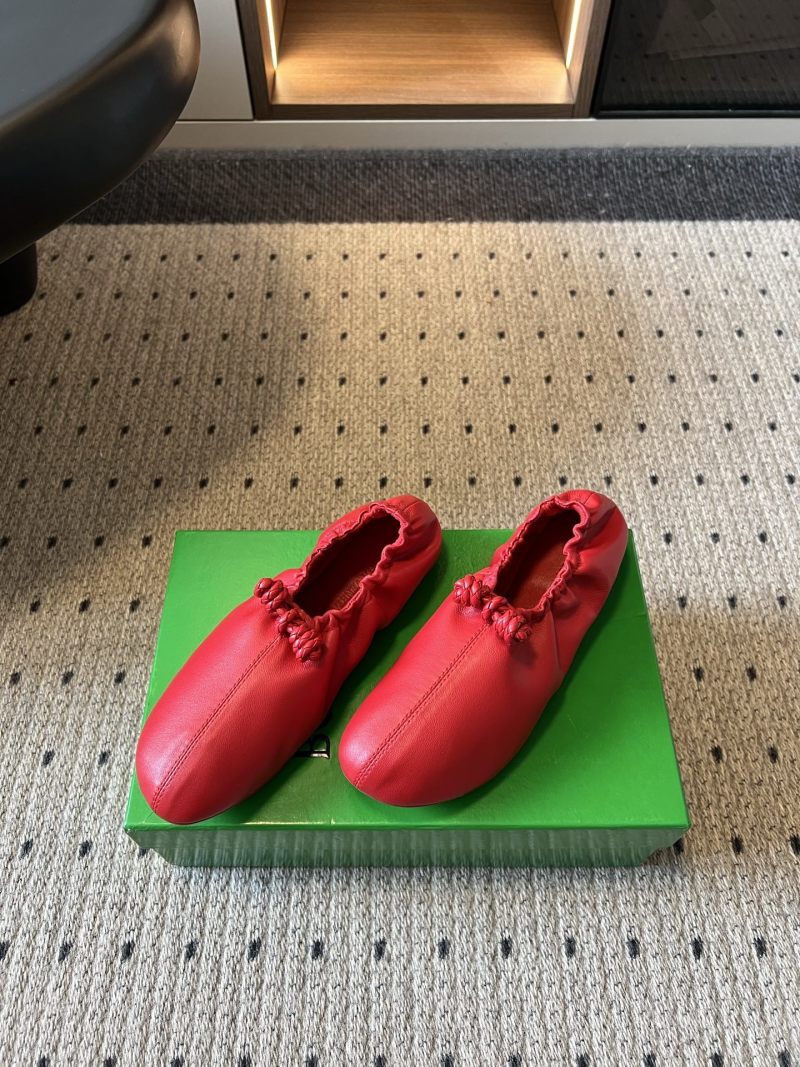 Женские балетки Bottega Veneta Красный
