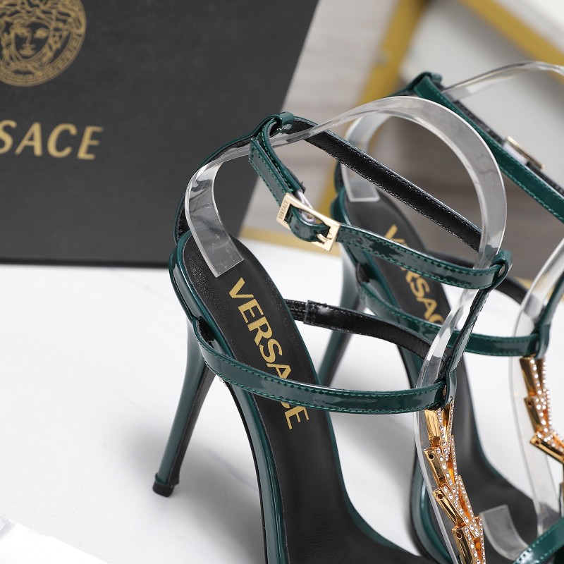 Женские лаковые босоножки Versace с прозрачными ремешками и золотистым декором