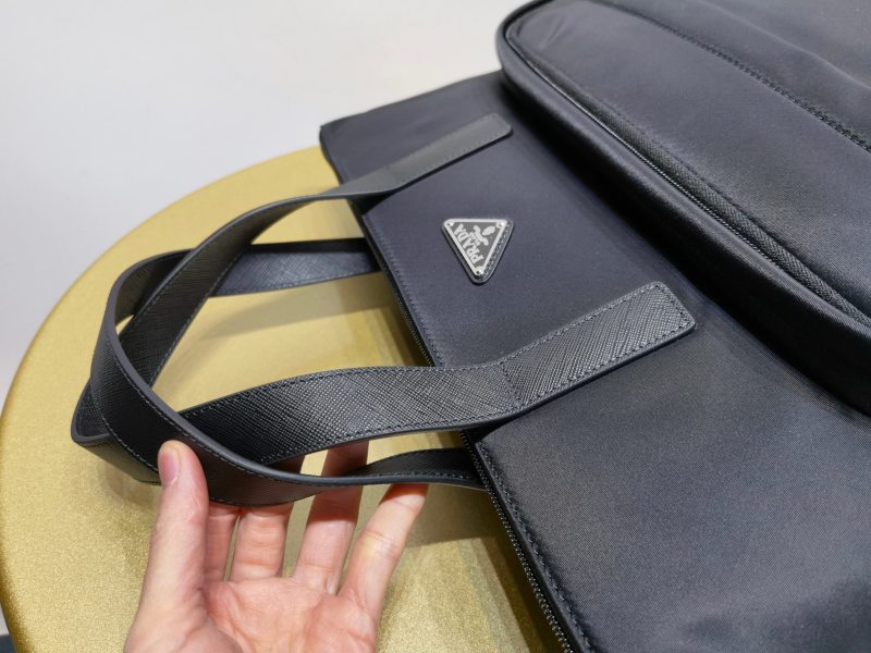 Сумка мужская Prada из Re-Nylon с кожаными вставками