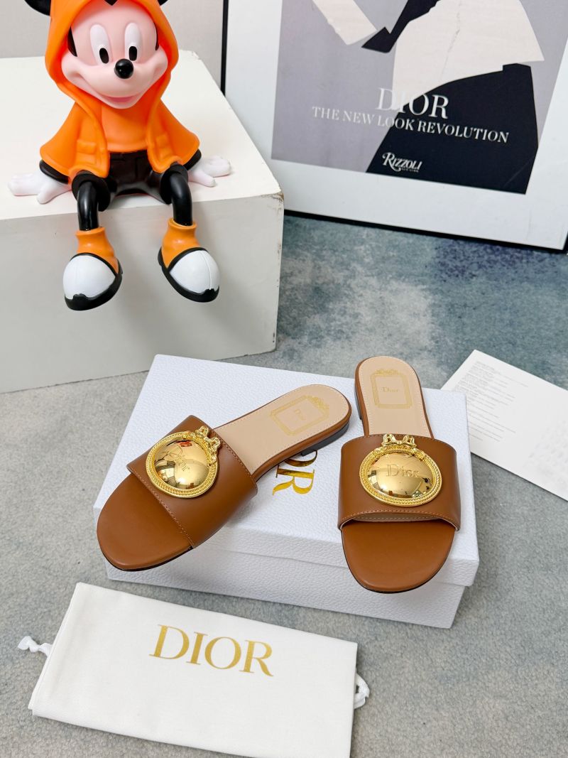 Женские шлёпанцы Dior D-Lane с золотистым декором