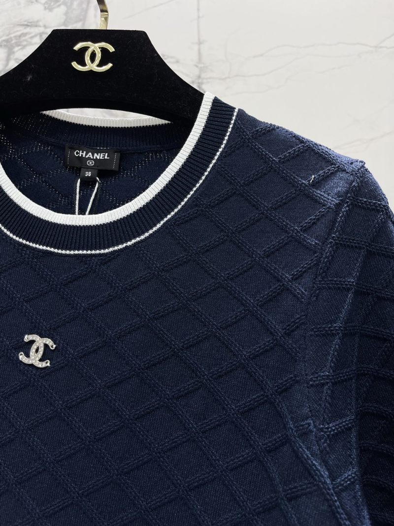Женский вязаный свитер с контрастной отделкой и логотипом Chanel
