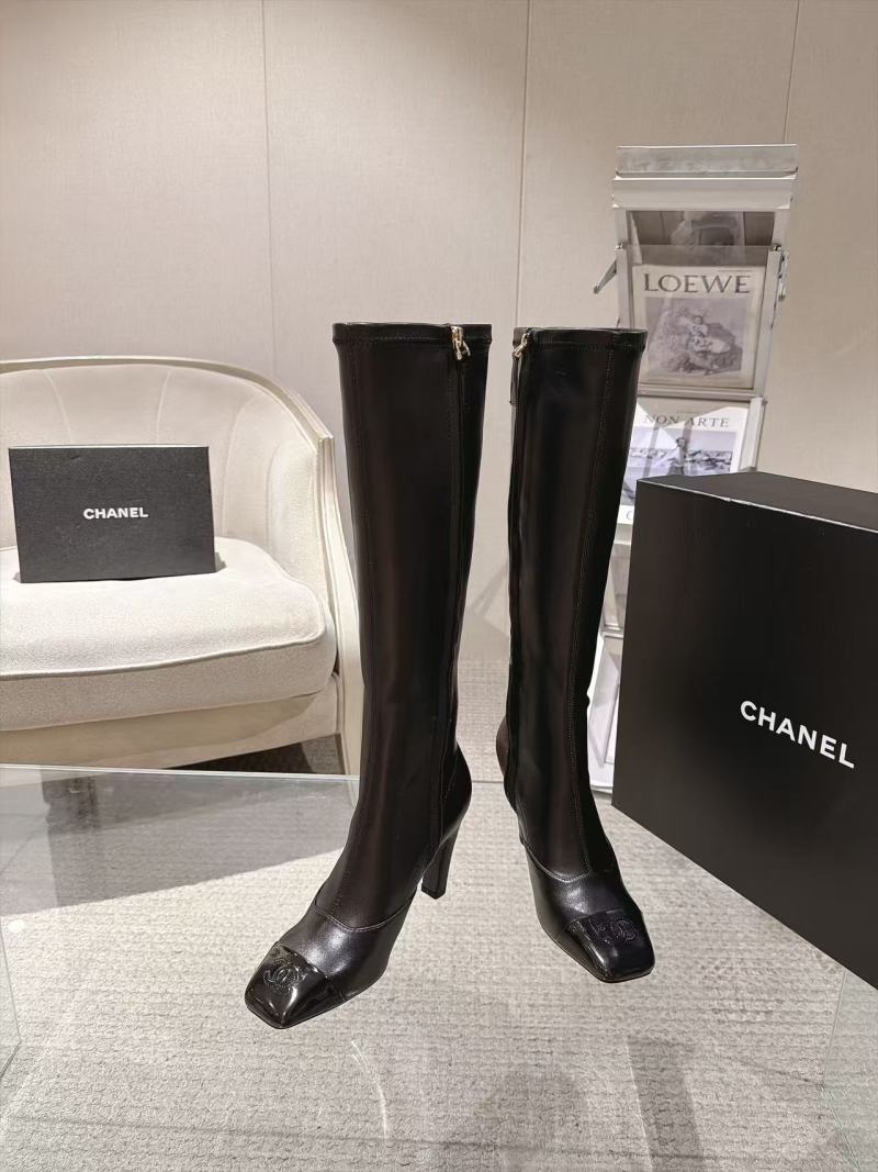 Женские сапоги Chanel с квадратным носком черного цвета