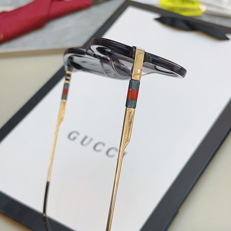 Солнцезащитные очки Gucci GG1890SA
