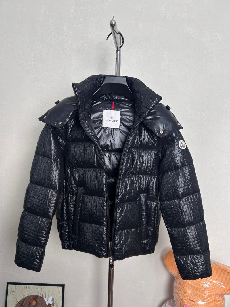 Пуховик Moncler