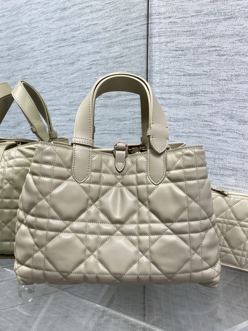 Сумка Dior с декором и ручками бежевый