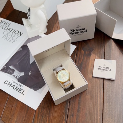 Часы Vivienne Westwood