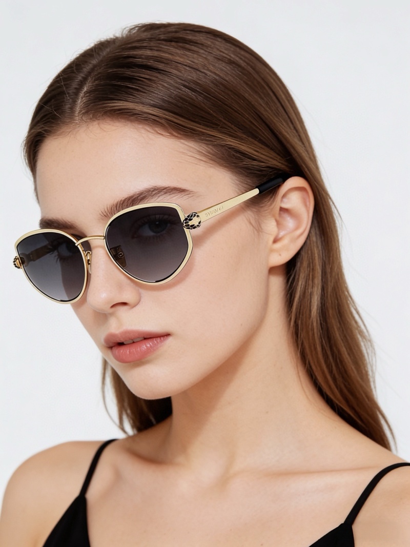 Солнцезащитные очки Bvlgari, модель BV 40085U