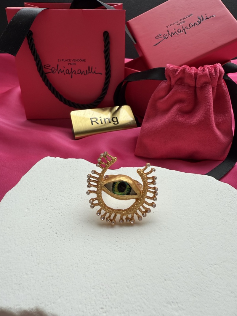Брошь в виде глаза Schiaparelli