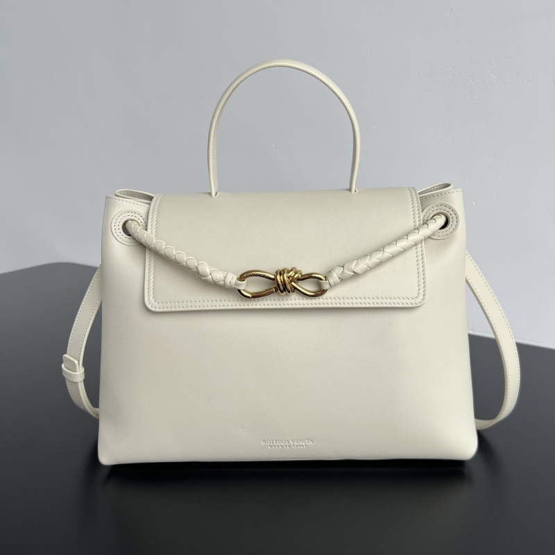 Белая сумка Bottega Veneta Ciao Ciao