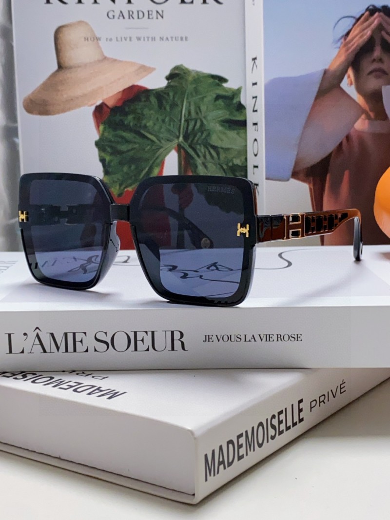 Женские черные солнцезащитные очки Hermès