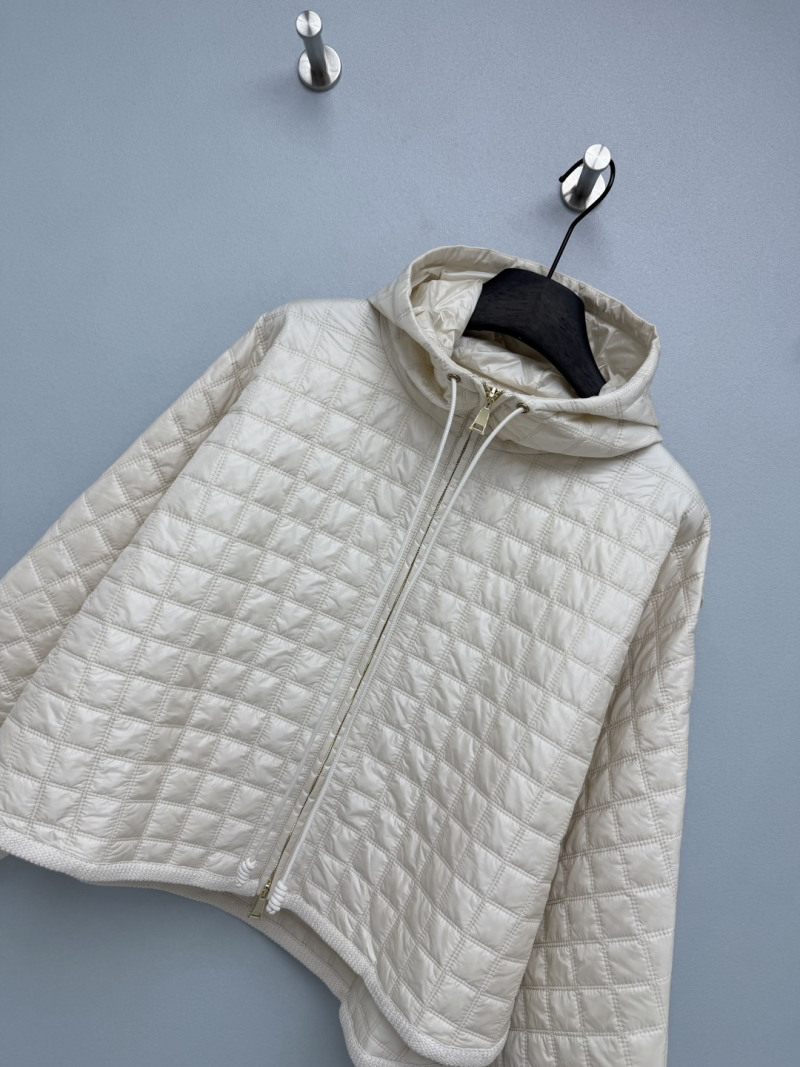 Куртка Moncler с капюшоном и квадратной стёганой структурой