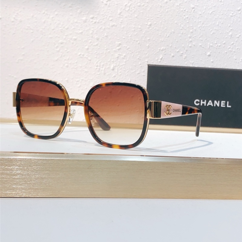 Солнечные очки Chanel