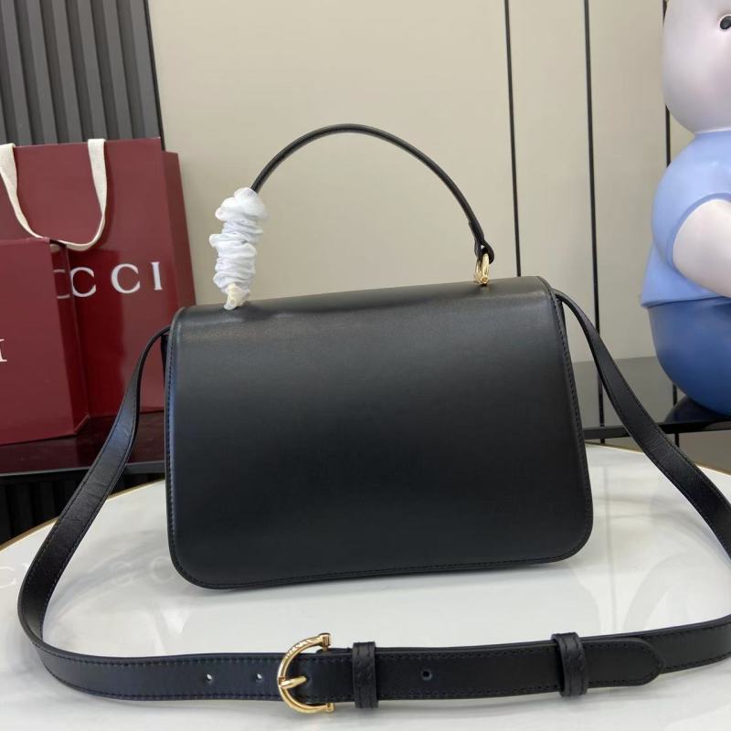 Женская сумка Gucci с золотой фурнитурой