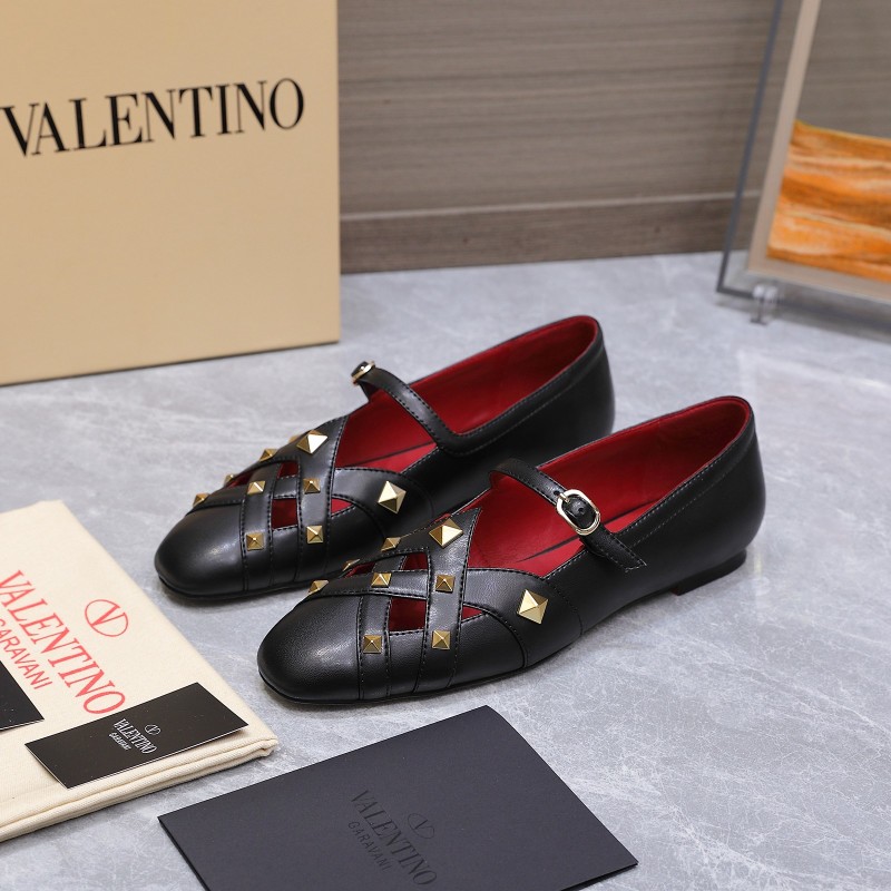 Женские черные туфли на плоской подошве с металлическими заклепками Valentino Garavani