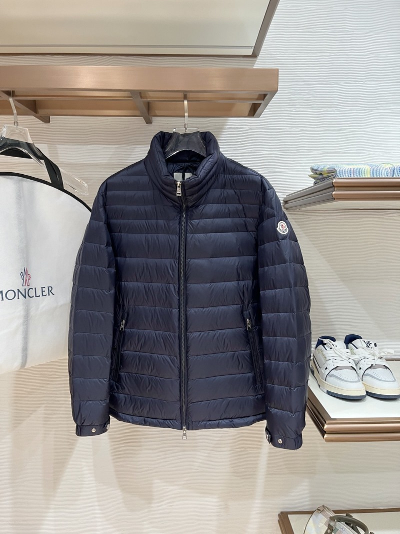 Пуховик Moncler