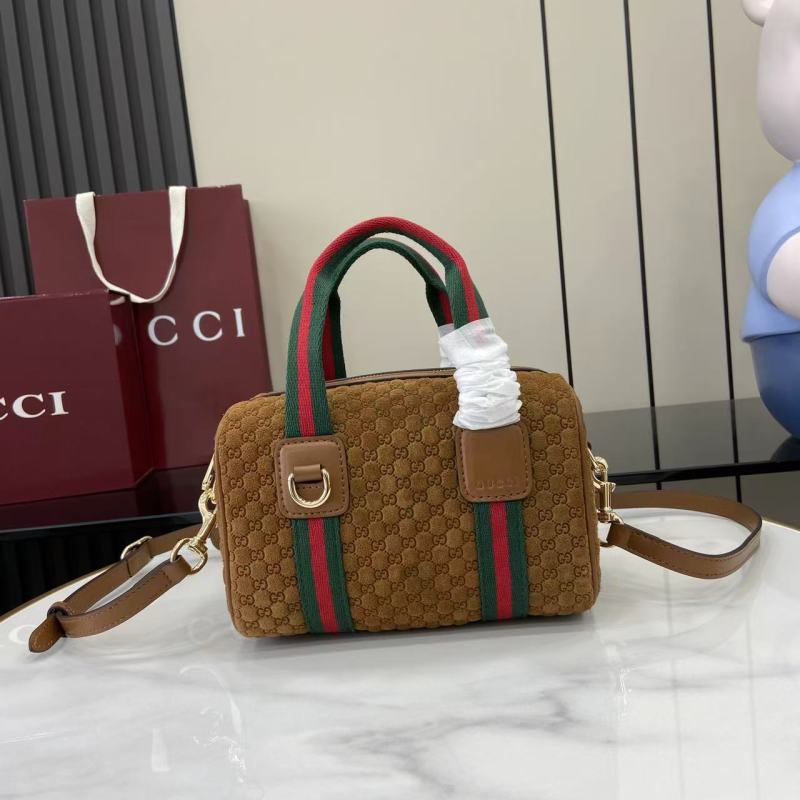 Сумка Gucci с монограммой и ремешком
