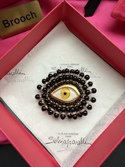 Брошь Schiaparelli в виде глаза