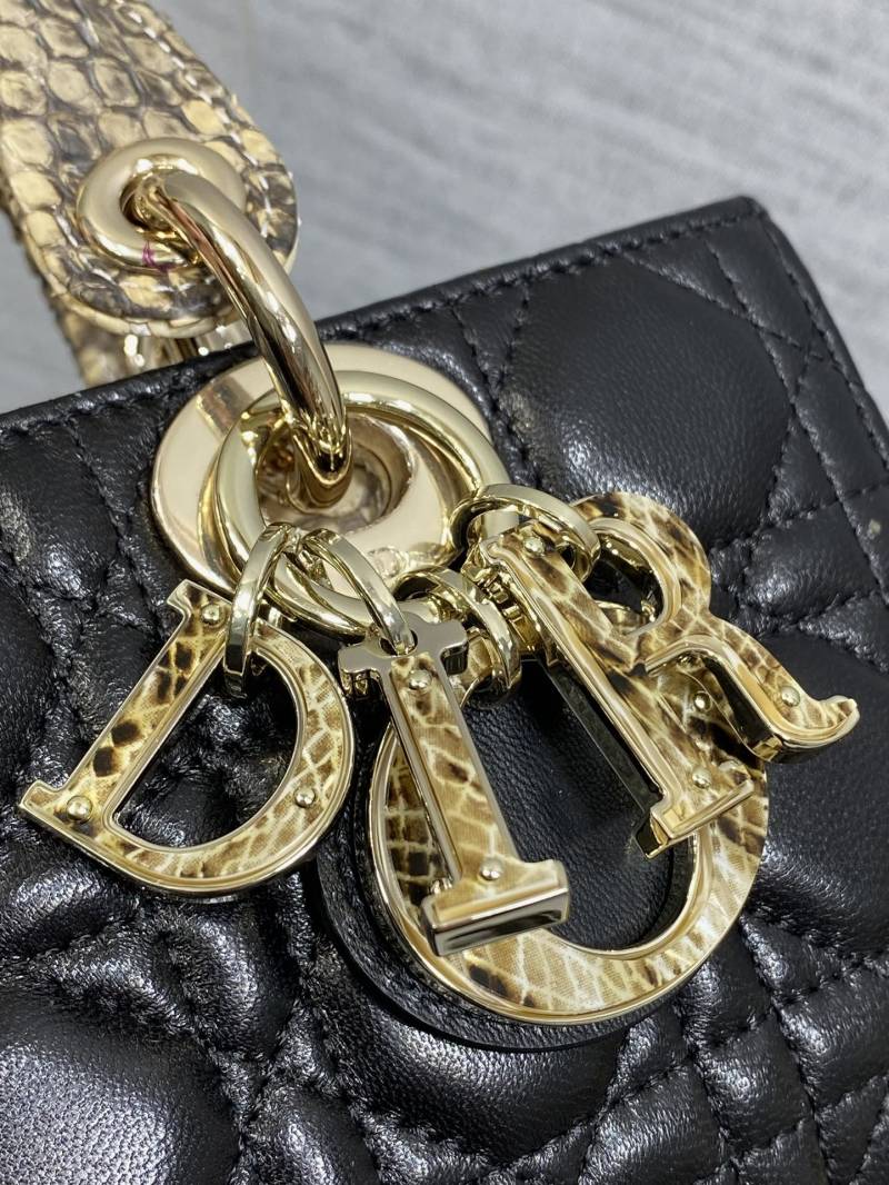 Женская сумка Dior Lady Dior с ручкой из змеиной к