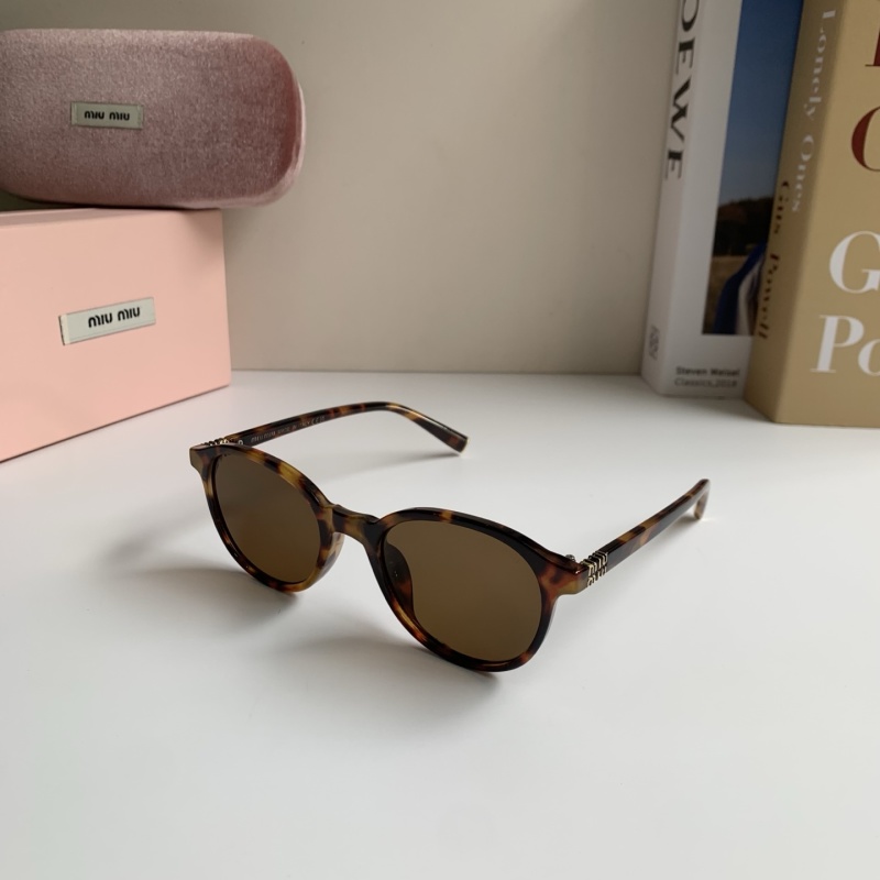 Женские солнцезащитные очки Miu Miu