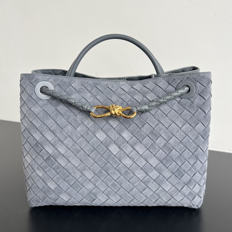 Сумка Bottega Veneta Andiamo из замши с плетением