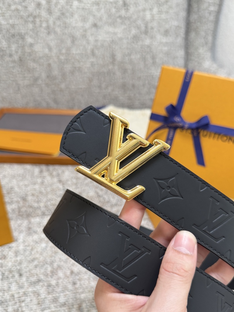 Кожаный ремень Louis Vuitton с золотой пряжкой