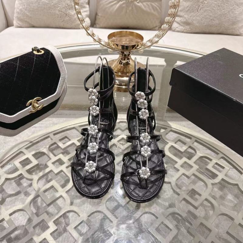 Черные сандалии с цветочным декором Chanel