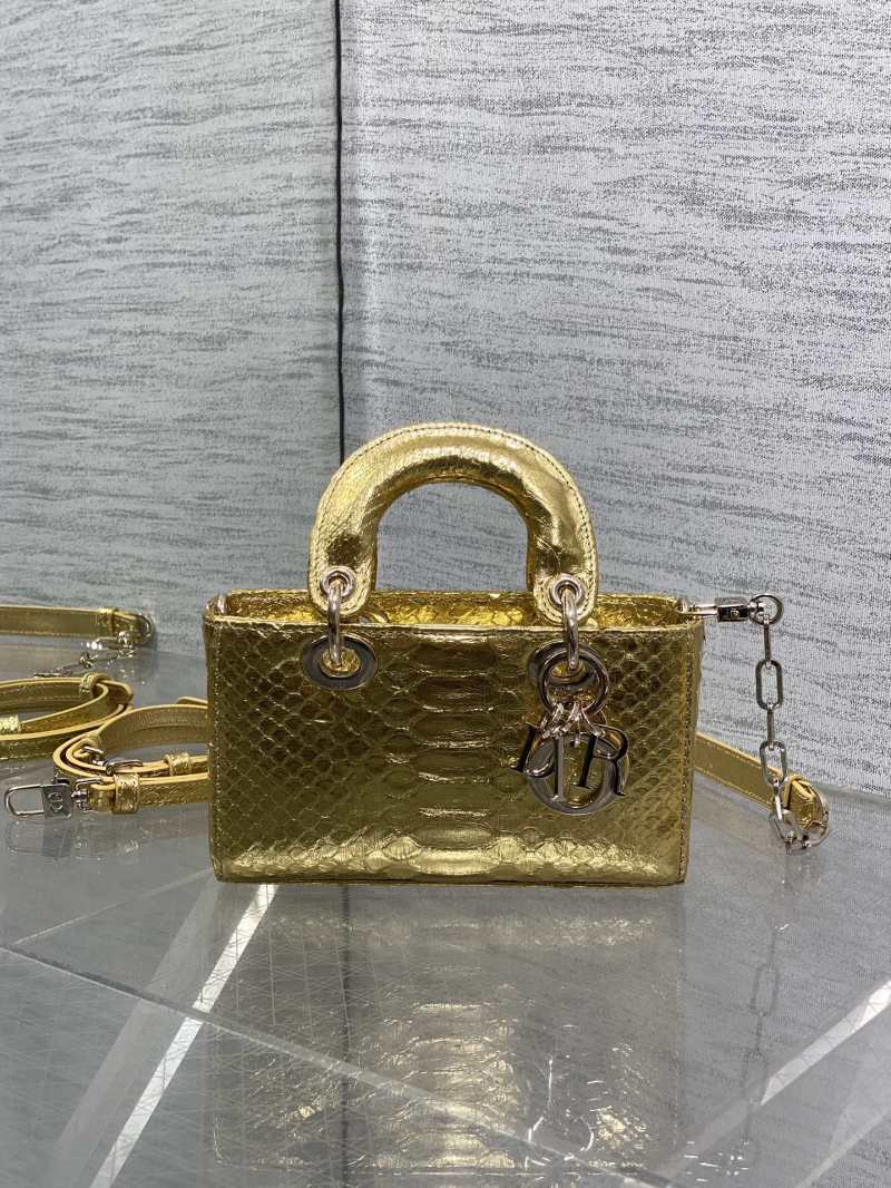 Сумка Dior Lady Dior золотая