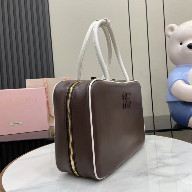 Сумка Miu Miu коричневая с белыми ручками