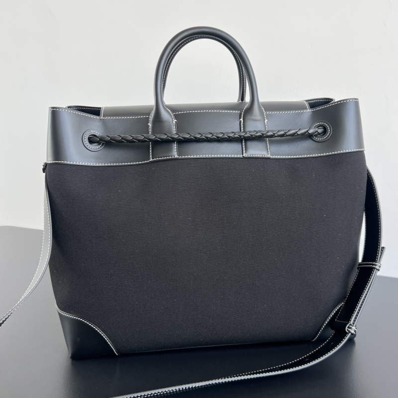 Сумка Bottega Veneta Andiamo черного цвета из ткани и кожи