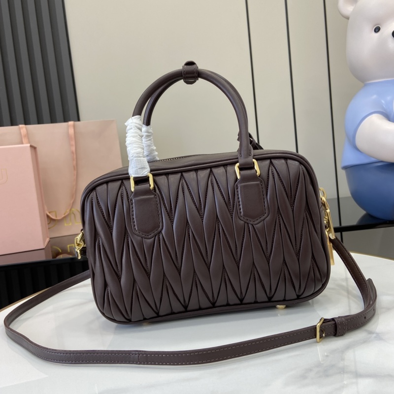 Сумка Miu Miu коричневая с золотой фурнитурой