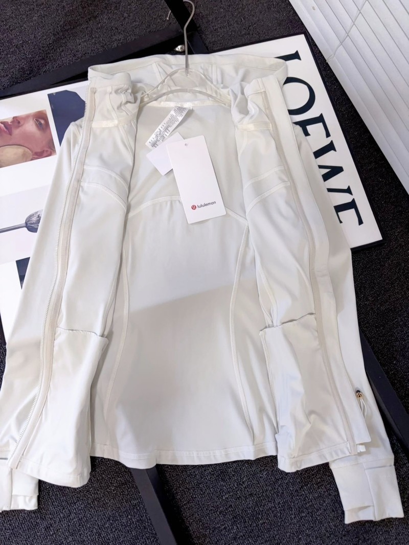 Куртка Lululemon с капюшоном