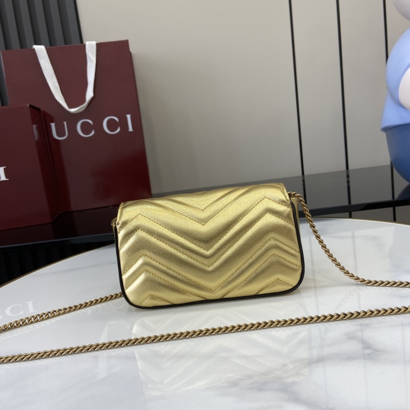Золотая сумка Gucci с цепочкой