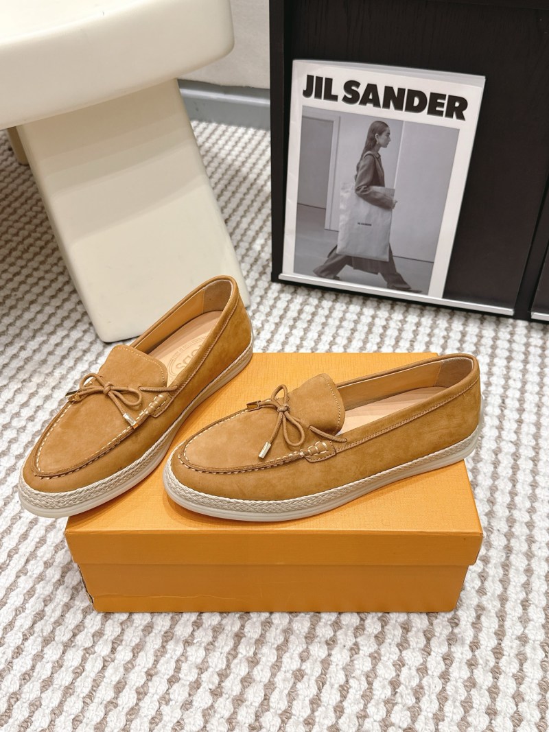 Женские замшевые лоферы Tod's с бантом и плетеной подошвой