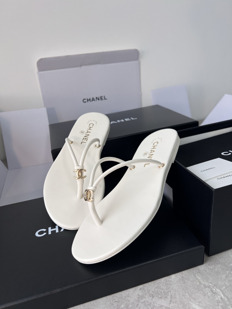 Шлепки Chanel белые кожаные