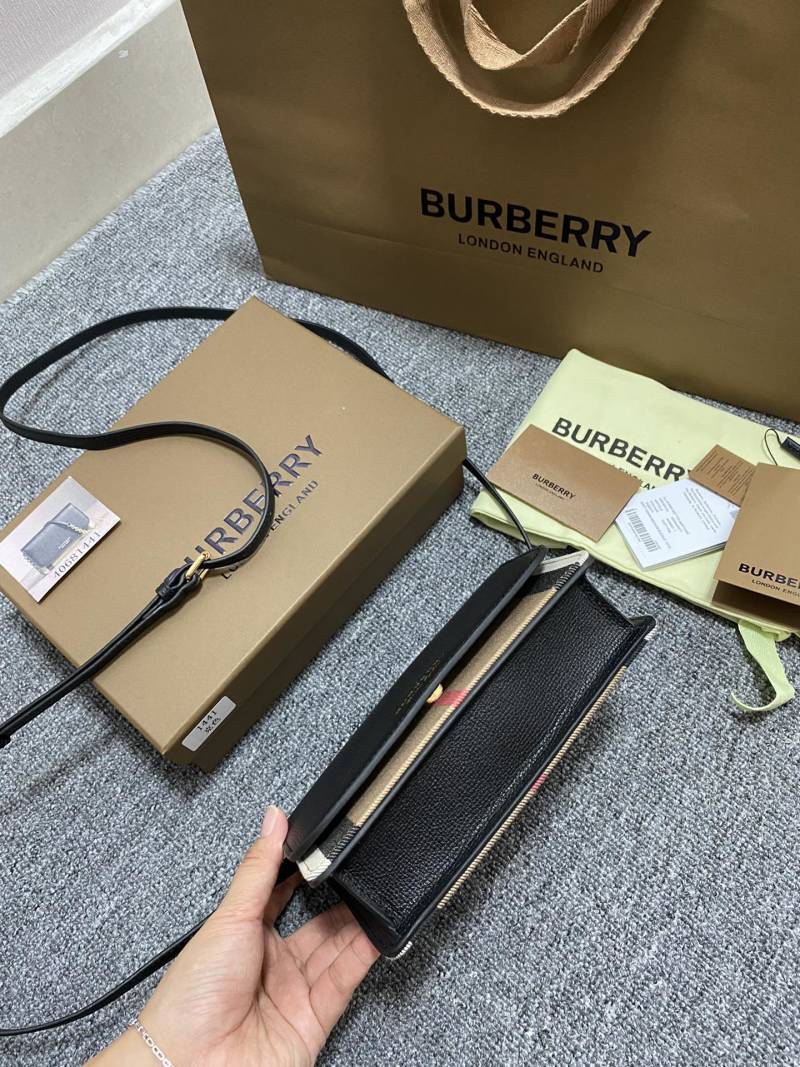 Сумка-крестовинка Burberry черная с пледом