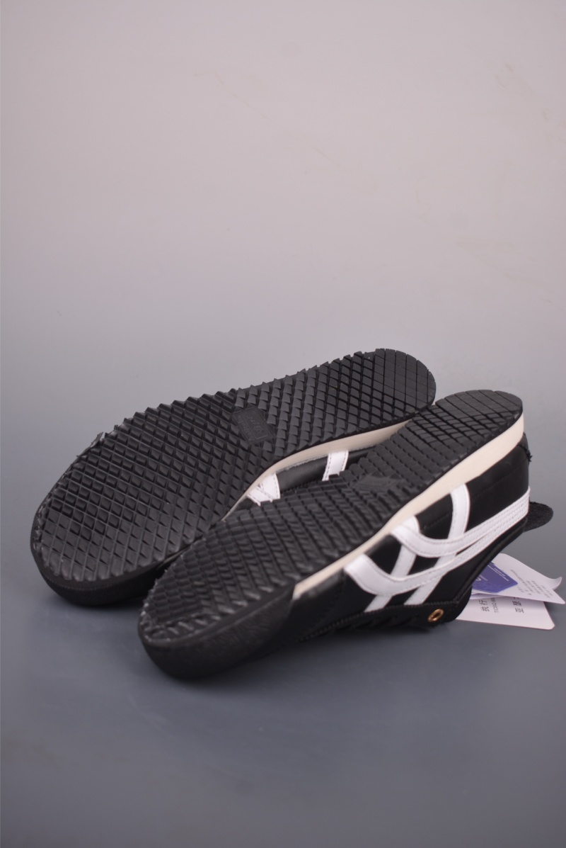 Кроссовки Asics