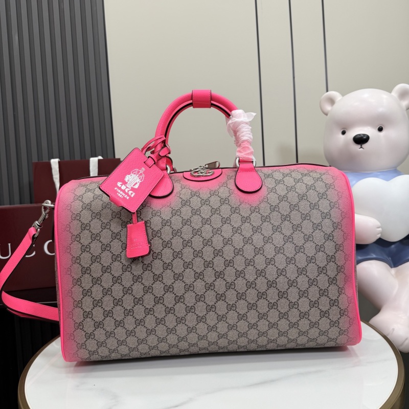 Портфель Gucci с монограммой и розовой отделкой