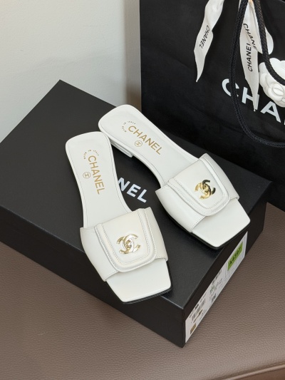 Шлёпанцы Chanel