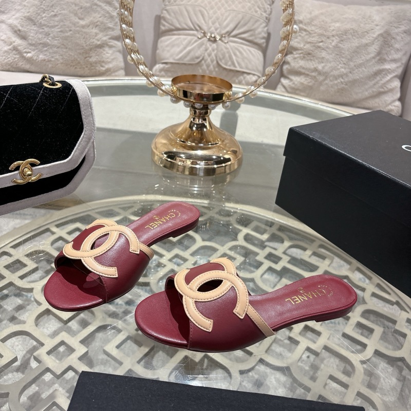 Женские шлёпанцы Chanel с двойным C