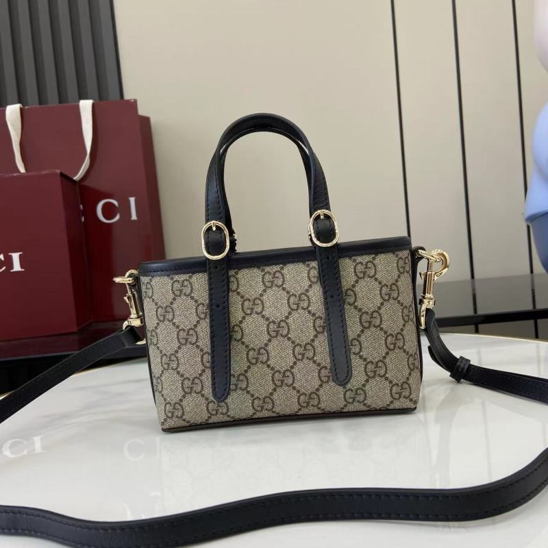 Сумка Gucci с монограммой и ремешком