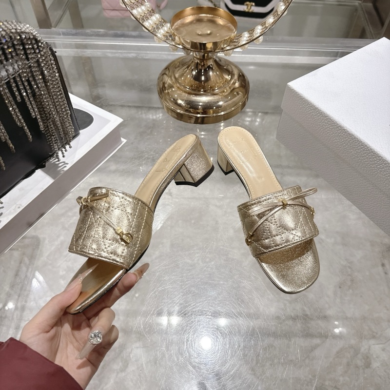 Женские сабо Dior золотого цвета с декоративным бантом