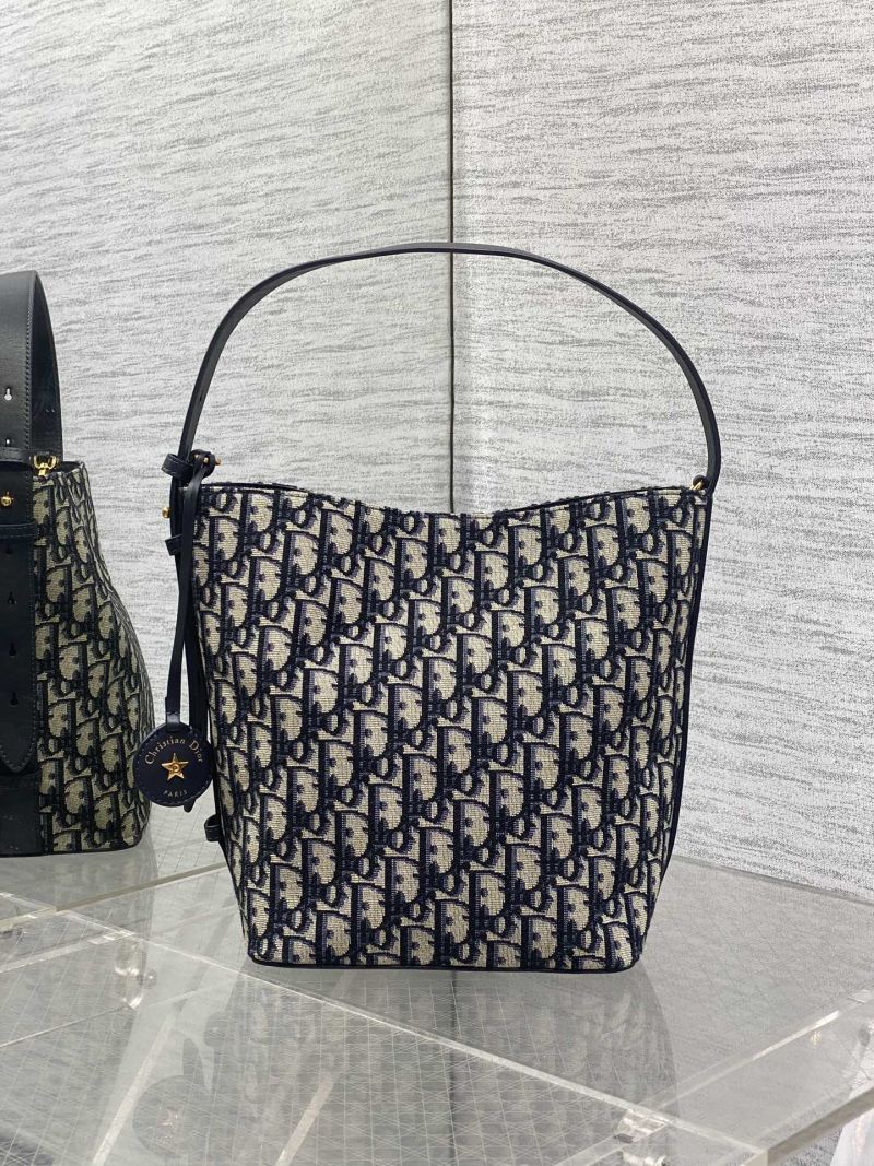 Сумка Dior с монограммой и кожаной ручкой