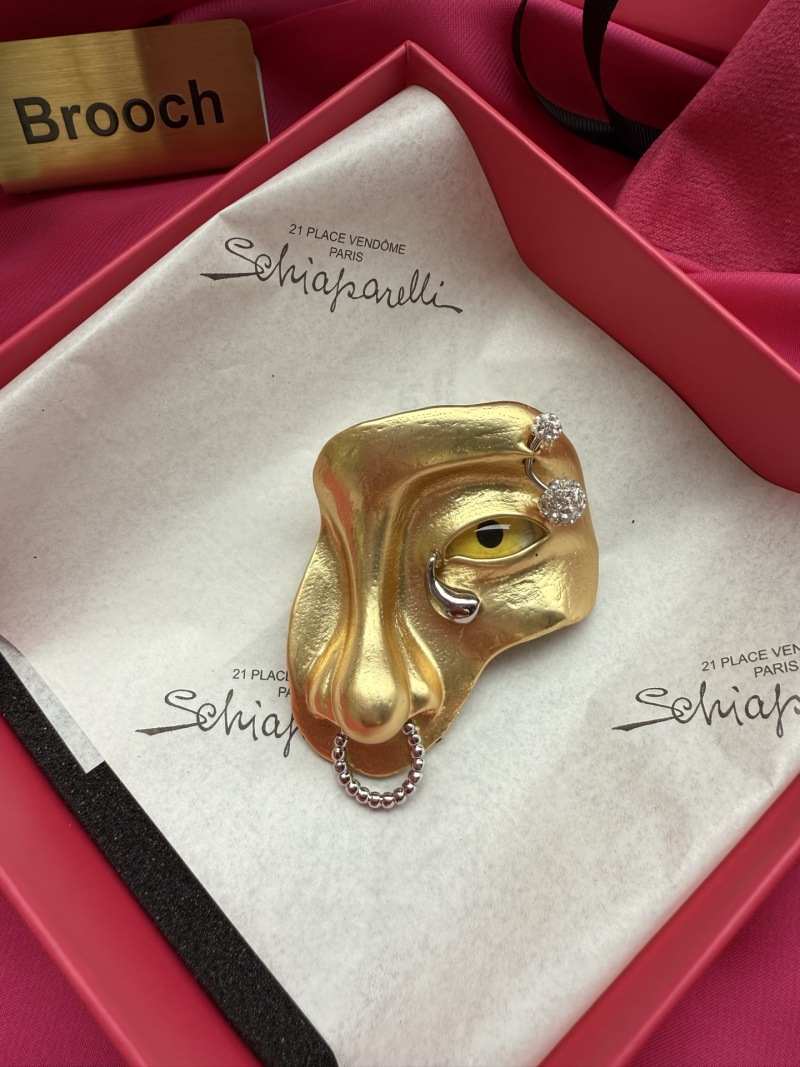 Брошь Schiaparelli