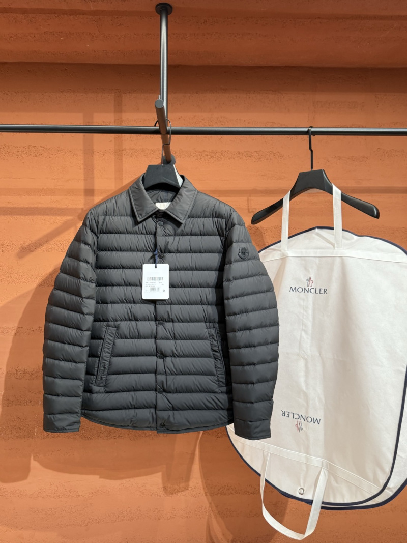 Пуховик Moncler
