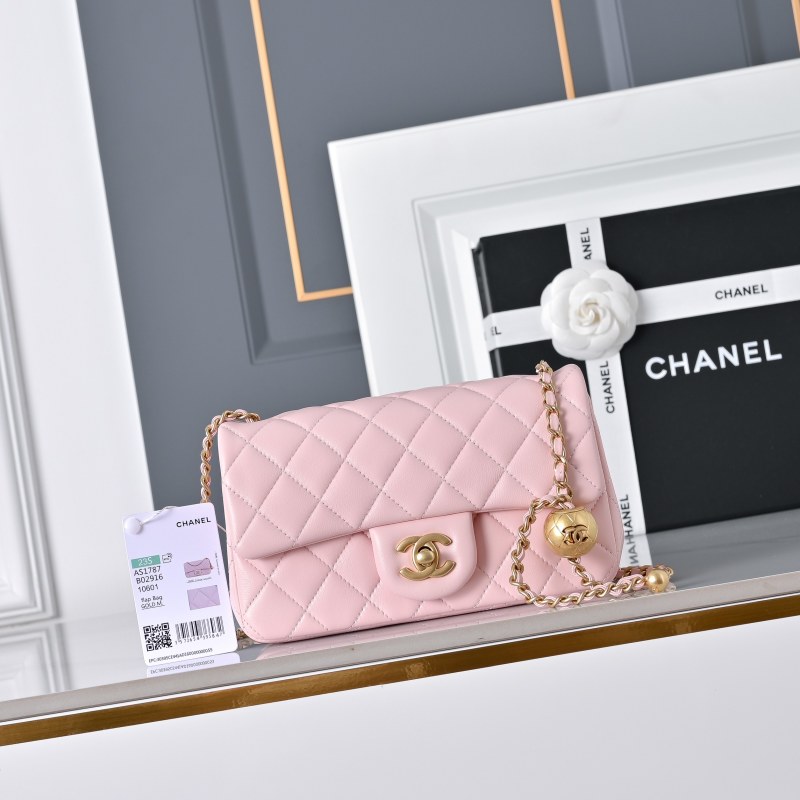 Розовая сумка через плечо с золотистым замком и цепью Chanel
