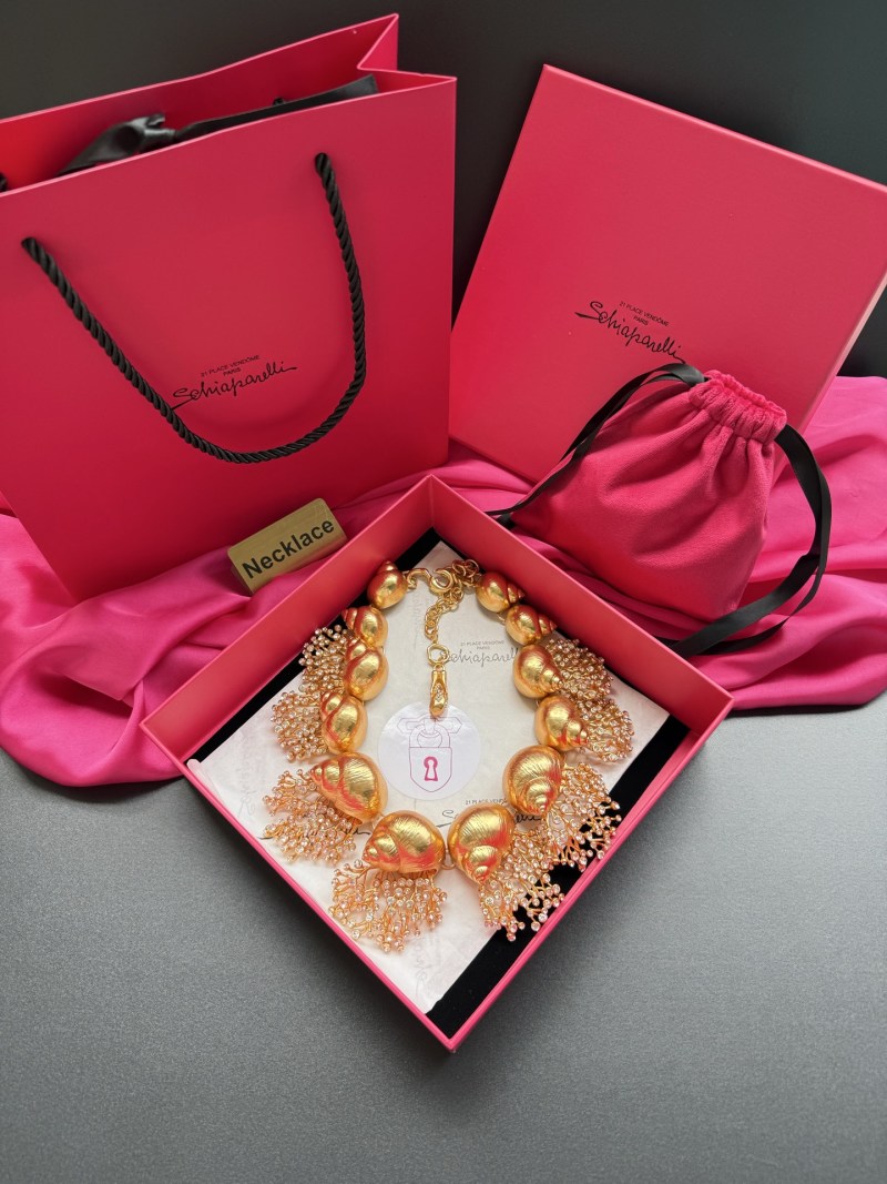 Золотистое колье с морскими улитками Schiaparelli