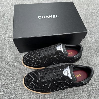 Чёрные кроссовки Chanel с ромбовидным узором